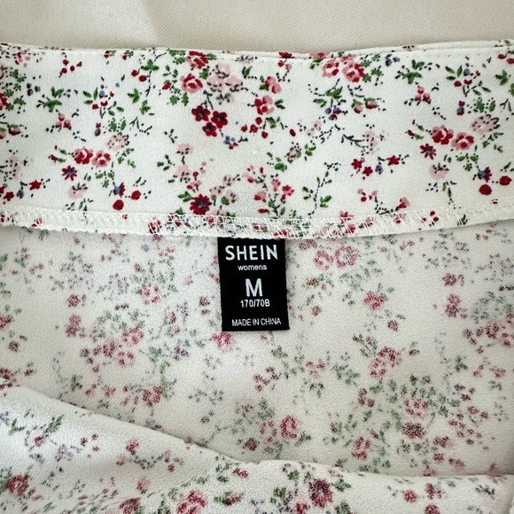 SHEIN Floral mini skirt 💐 - Picture 2 of 3